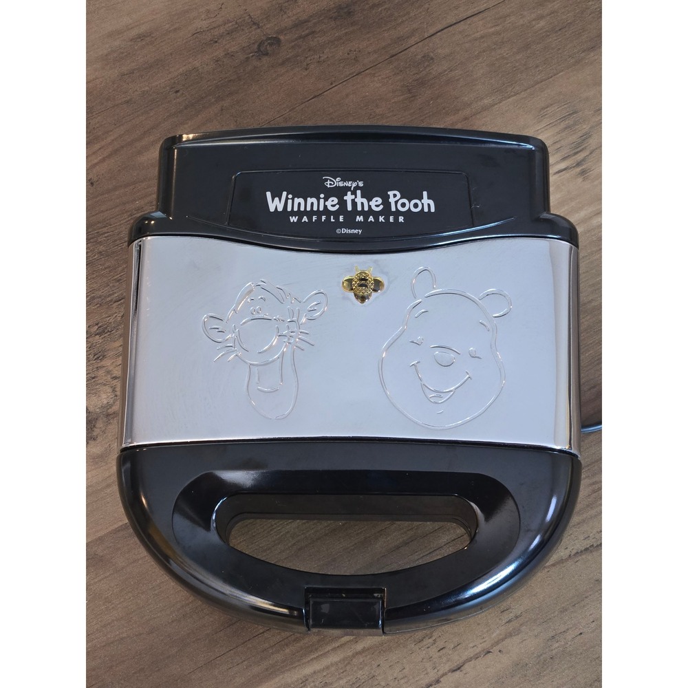 VillaWare Disney Winnie the Pooh Waffler Electric Waffle Maker 5555-15 WORKS